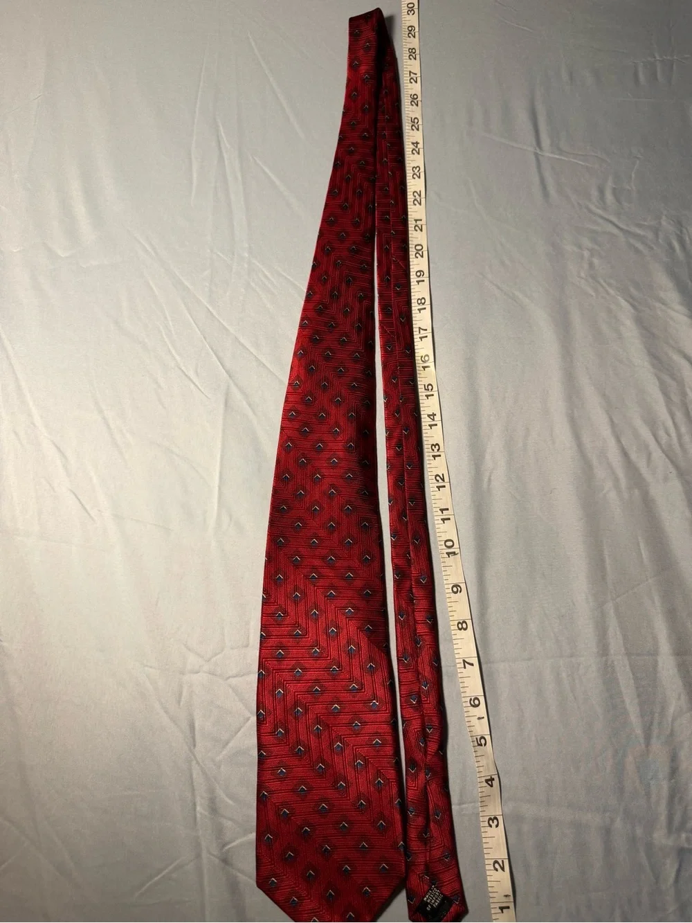 NEO Bill Blass Classic Red Patterned Men's Tie - Blue Accent